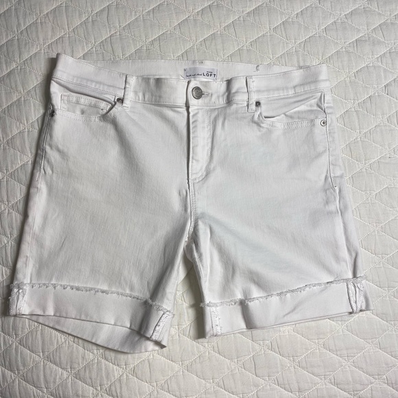 Loft Sz 10 White Denim Jean Shorts Mid-Rise Stretch Cuffed Hem 6" Inseam - Picture 2 of 13